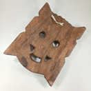 Seinäkoriste, naamio, puuta