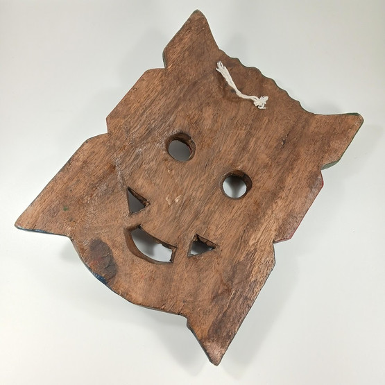 Seinäkoriste, naamio, puuta