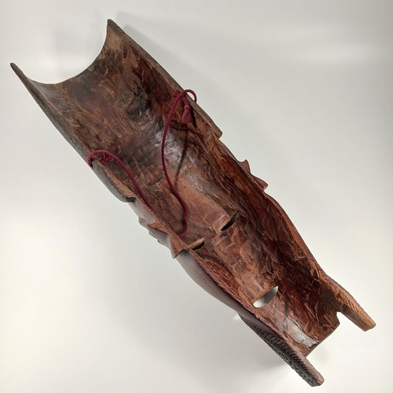 Seinäkoriste, naamio, puuta