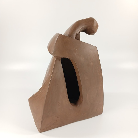 Veistos, sign. V. Leppänen -92