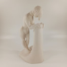 Veistos, sign. V. Leppänen -05