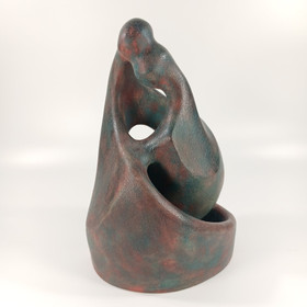 Veistos, sign. V. Leppänen -74