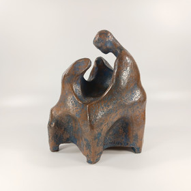 Veistos, Sadunkertoja, sign. V. Leppänen -88