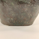 Veistos, sign. V. Leppänen -91