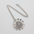 Aurinko-riipus, hopeaa, design Tapio Wirkkala