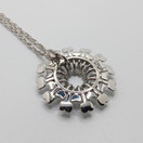 Aurinko-riipus, hopeaa, design Tapio Wirkkala