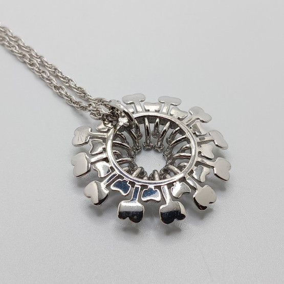 Aurinko-riipus, hopeaa, design Tapio Wirkkala