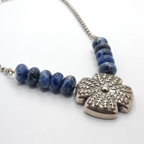 Kaulakoru, Tundra, design Kaisaleena Mäkelä