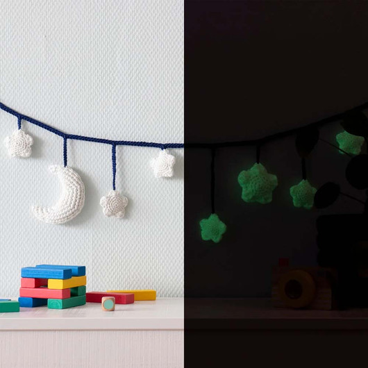 Scheepjes: Glow Up - pimeässä hohtava lanka