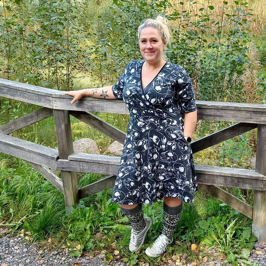 Sala Design: TAIKA naisten trikoomekko, koot 32 – 54