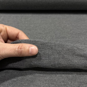 Joustocollege: Meleerattu keskiharmaa