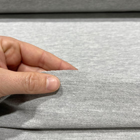 Joustocollege: Meleerattu vaaleanharmaa