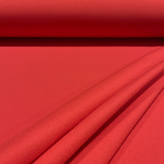 Harjattu joustocollege: Punainen