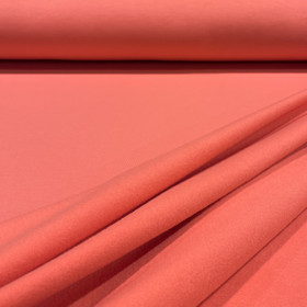 Harjattu joustocollege: Persikka