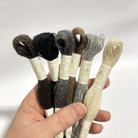 DMC: Eco Vita Naturally Dyed Organic Wool -kirjontalanka 6x16m, beige - harmaa - luonnonvalkoinen