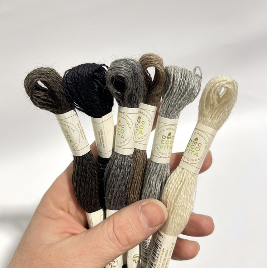 DMC: Eco Vita Naturally Dyed Organic Wool -kirjontalanka 6x16m, beige - harmaa - luonnonvalkoinen