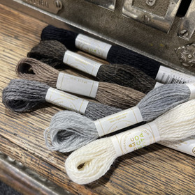 DMC: Eco Vita Naturally Dyed Organic Wool -kirjontalanka 6x16m, beige - harmaa - luonnonvalkoinen