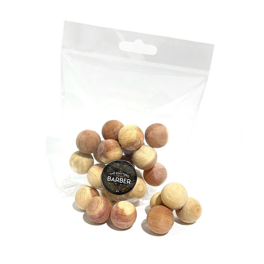 The Knitting Barber: Cedar balls -setripuupallot 