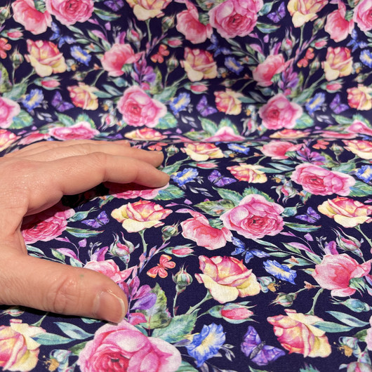 Puuvilla: Ruusut, tummansininen - pinkki