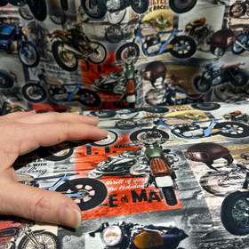 Digitrikoo: Moottoripyörät harmaalla taustalla - punainen - beige