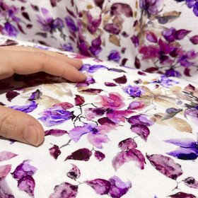 Viskoositrikoo: Fuksiat ja violetit kukat, valkoinen 