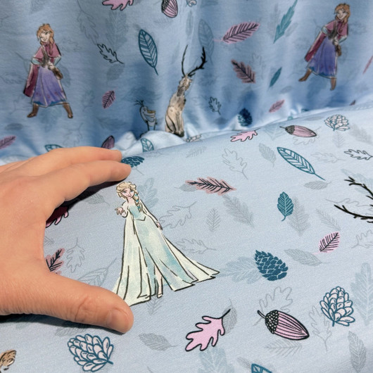 Frozen -trikookangas: Anna, Elsa ja lehdet, vaalea jeans