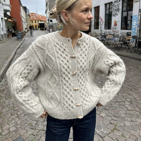 PetiteKnit: Dagmar Jacket -neuleohje (englanniksi)