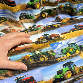 Digitrikoo: Vihreät, punaiset ja oranssit traktorit pellolla, ruskea - okra - taivaansininen 