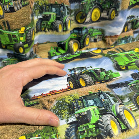 Digijoustocollege: Vihreät traktorit peltotöissä, ruskea - taivaansininen 