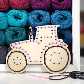 Lasten pujottelutyö by Miisku Design: Traktori