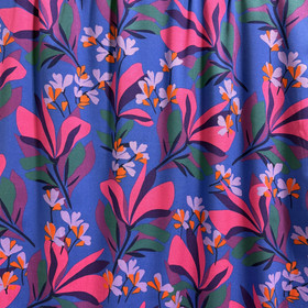 Kudottu joustava viskoosi: Suuret pinkit ja laventelit kukat, sininen