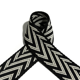 Laukkuhihna 40mm, zik zak, musta - valkoinen