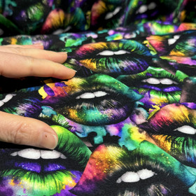 Digitrikoo: Huulet, musta - violetti