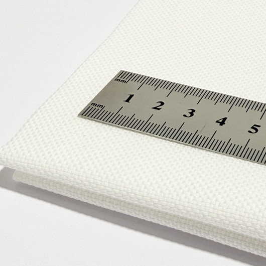 Aidakangas: Ristipisto- ja kirjontakangas 50 x 70cm, 9 ruutua / 1cm