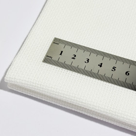 Aidakangas: Ristipisto- ja kirjontakangas 50 x 70cm, 5,6 ruutua / 1cm