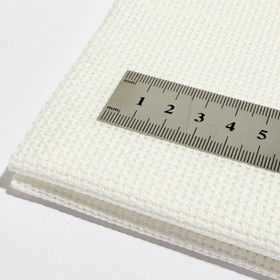 Aidakangas: Ristipisto- ja kirjontakangas 50 x 70cm, 4,1 ruutua / 1cm