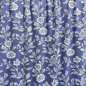 Viskoositrikoo: Valkoiset kukkaköynnökset, jeans