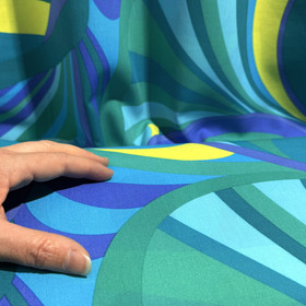 Kudottu viskoosi - puuvilla: Suuret graafiset kuviot, vihreä - sininen - keltainen