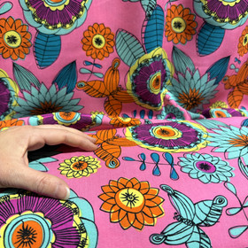 Kudottu viskoosi: Suuret piirretyt kukat, pinkki - turkoosi - oranssi - keltainen