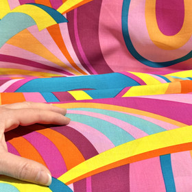 Kudottu viskoosi - puuvilla: Suuret graafiset kuviot, vaaleanpunainen - keltainen - turkoosi