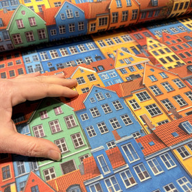 Canvas: Kaupunki, punainen - keltainen - sininen 