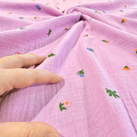 Double gauze: Brodeeratut kukat, vaalea lila