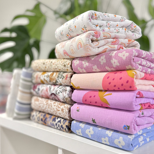 Double gauze: Pystyraidat, valkoinen - beige - vaaleansininen - vanha vihreä