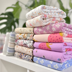 Double gauze: Sateenkaaret, valkoinen - pastellivärit