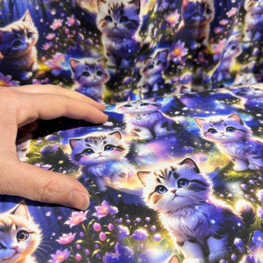 Digitrikoo: Kissat ja violetit kukat, violetti - vaaleanpunainen