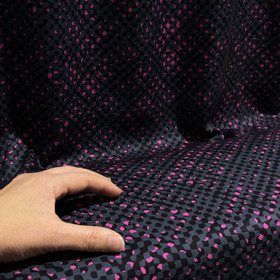 Viskoosi twill: Abstraktit pallot ja ruudut, musta - tummanharmaa - pinkki