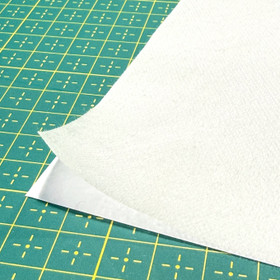 Vedessä liukeneva kiinnisilitettävä tukikangas 30cm, valkoinen