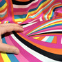 Kudottu viskoosisatiini: Abstraktit kaaret, pinkki - vaaleanpunainen - monivärinen