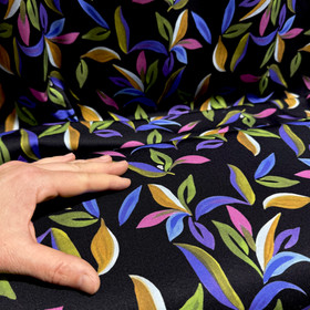 Viskoosi twill: Värikkäät lehdet, musta - murretut sävyt