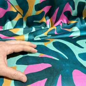 Puuvillasatiini: Suuret lehdet, minttu - pinkki - tummanvihreä